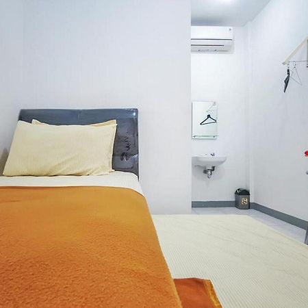 Shekinah Homestay & Cafe Waikabubak Mitra Reddoorz Eksteriør bilde