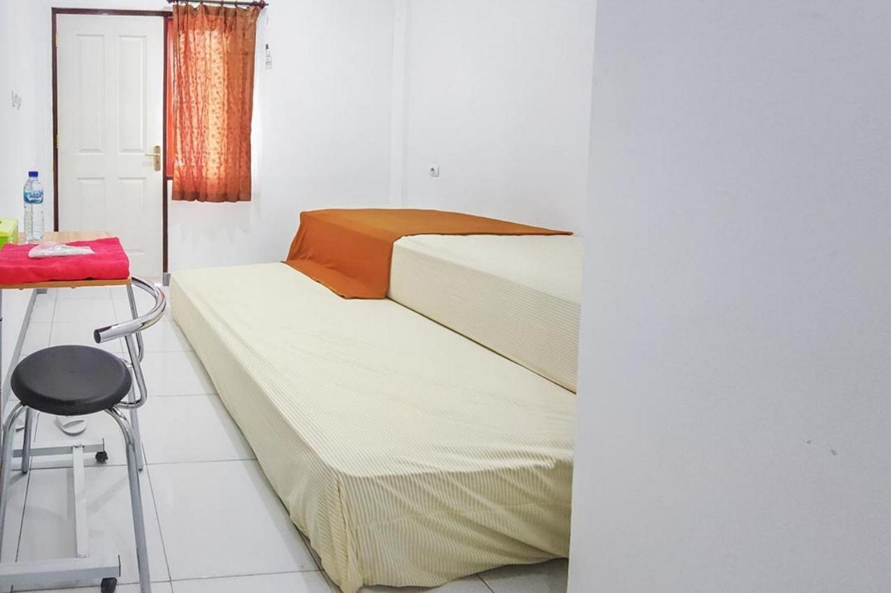 Shekinah Homestay & Cafe Waikabubak Mitra Reddoorz Eksteriør bilde
