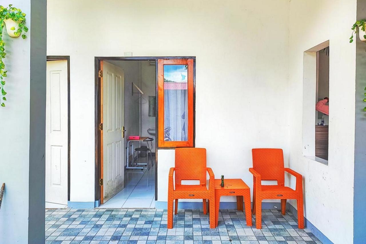 Shekinah Homestay & Cafe Waikabubak Mitra Reddoorz Eksteriør bilde